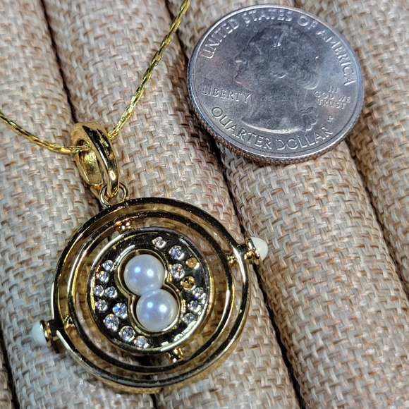 Noble Collection Lumos Harry Potter Charm Pendant #4 Time Turner with GP Chain - Picture 6 of 9